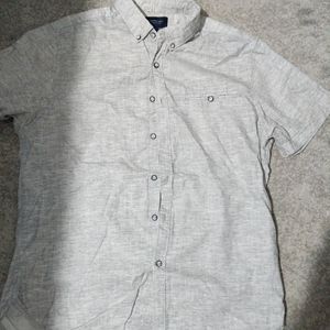 Men's gray button shirt